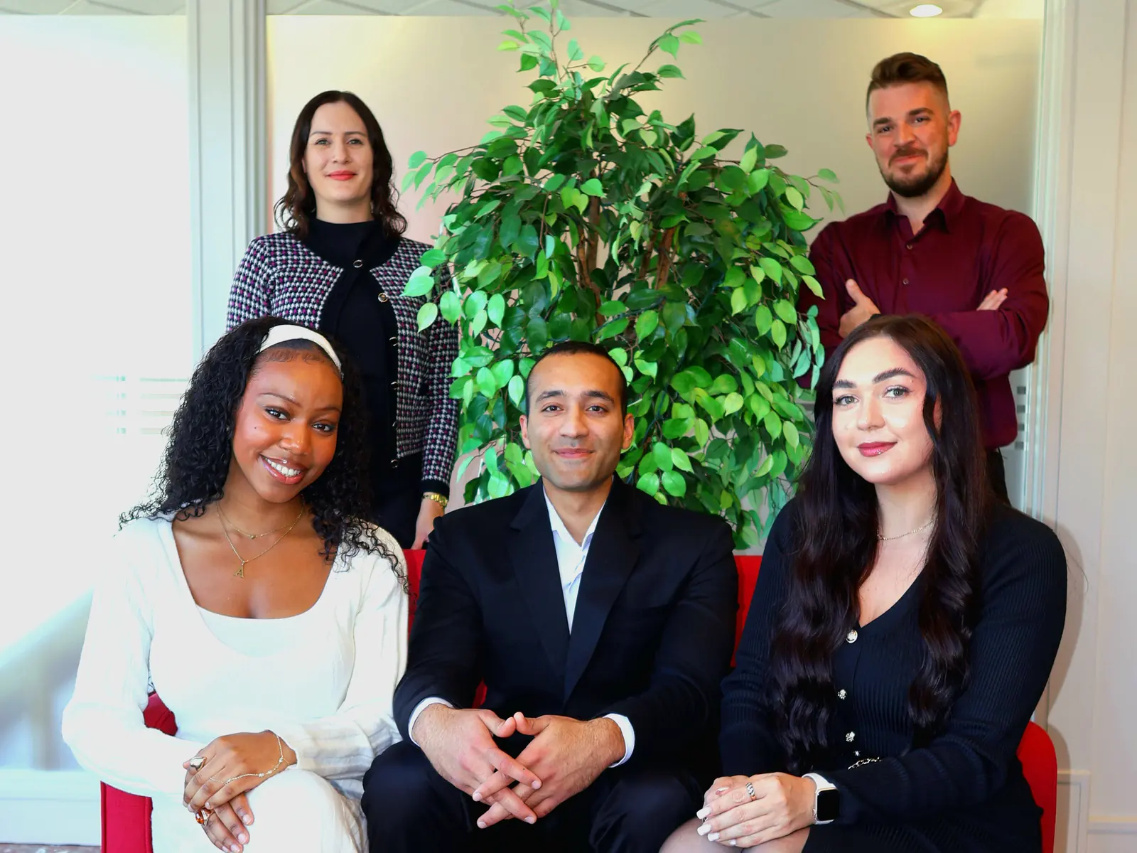 L'équipe de L|S Real Estate Group réunie au bureau